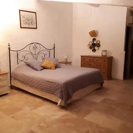 Le Jas Des Cannebieres Nocleg ze śniadaniem 3*