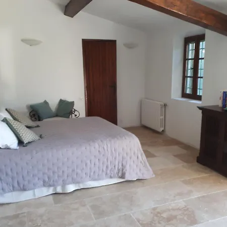 Bed & Breakfast Le Jas Des Cannebieres *