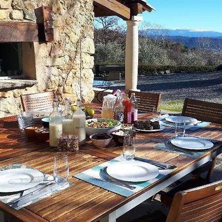 Le Jas Des Cannebieres Bed & Breakfast