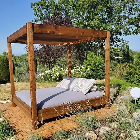 Le Jas Des Cannebieres Bed & Breakfast